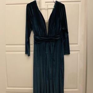 ⭐️ STUNNING ⭐️ VELVET ⭐️ GOWN ⭐️